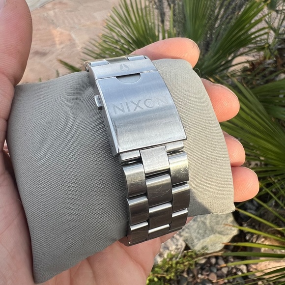 Nixon 5th Element automatic watch - Picture 3 of 5